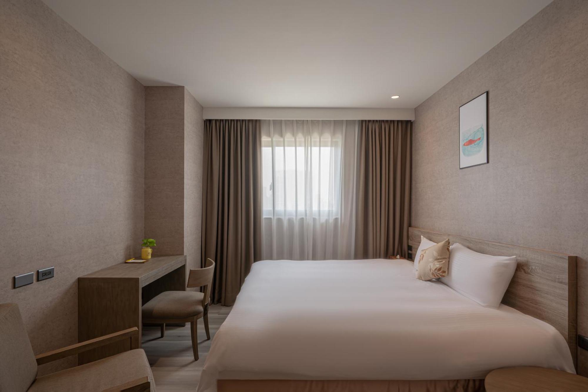 In Joy Hotel Taichung Exteriör bild